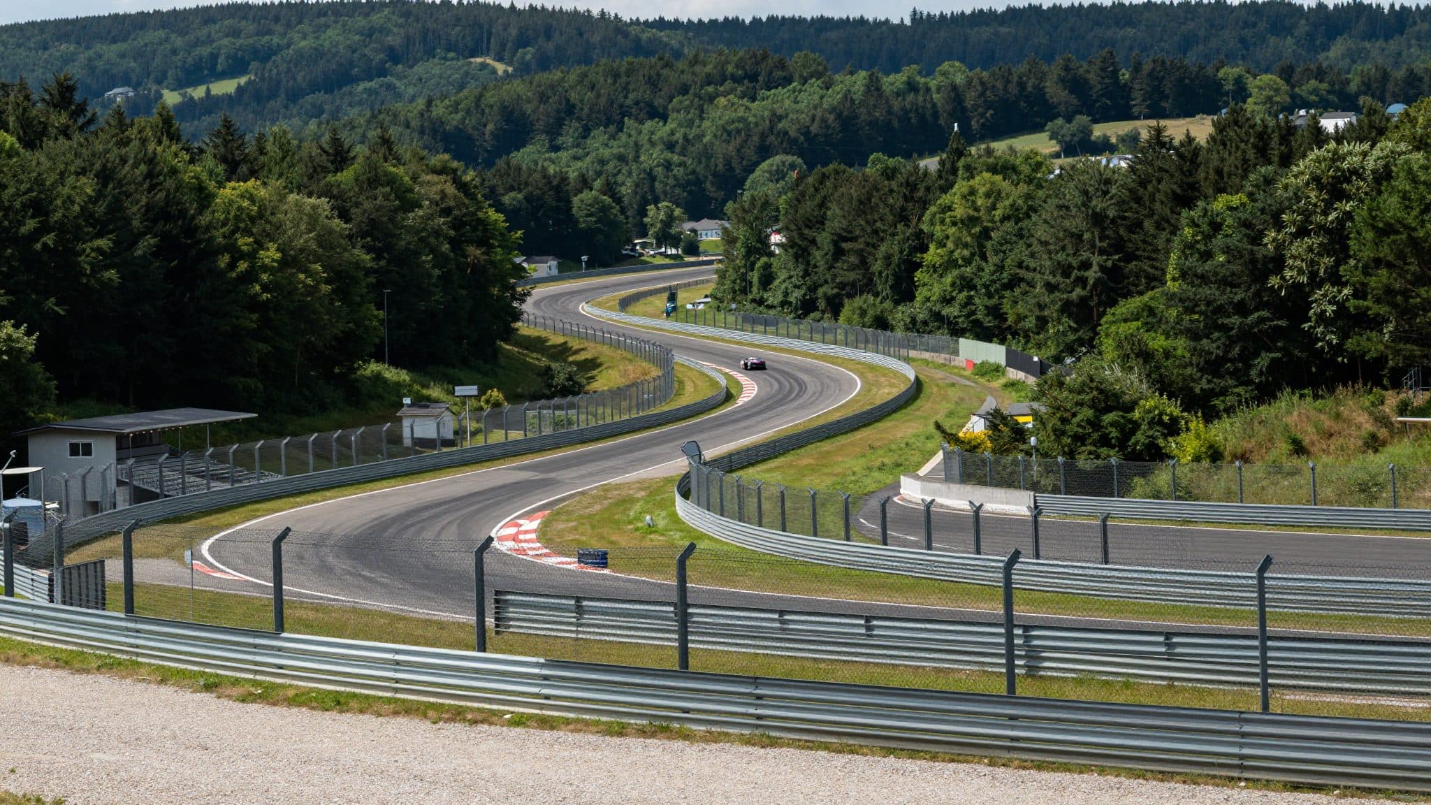 Preining wird Dritter am Nürburgring und rückt Engel in der Gesamtwertung dicht auf die Pelle