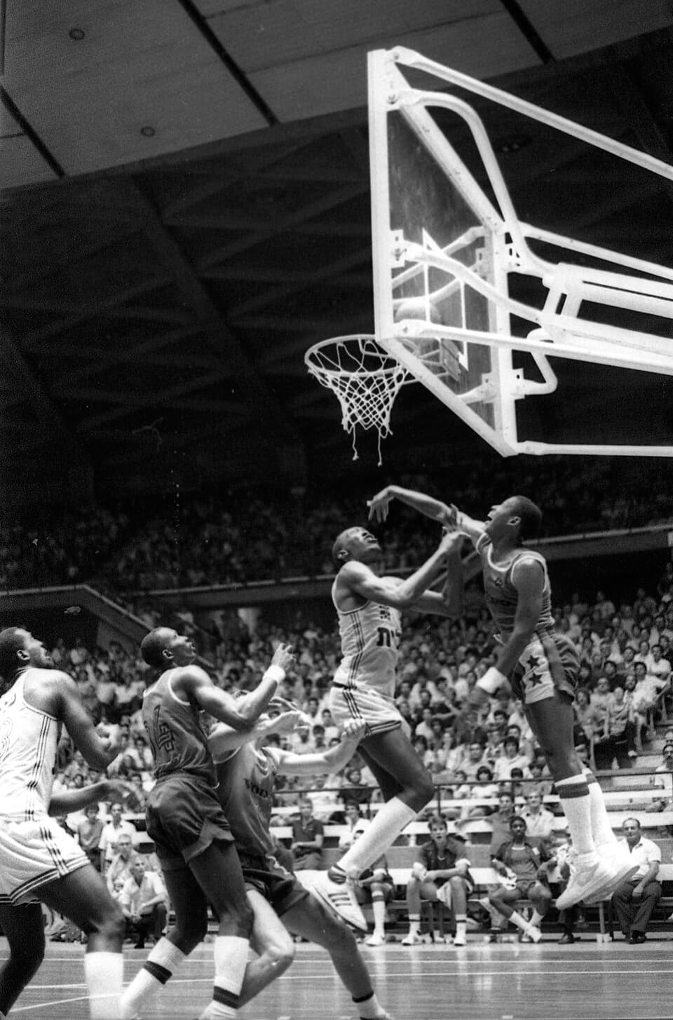 <div class="fn">
Maccabi Tel Aviv basketball team playing against the Phoenix Suns</div>